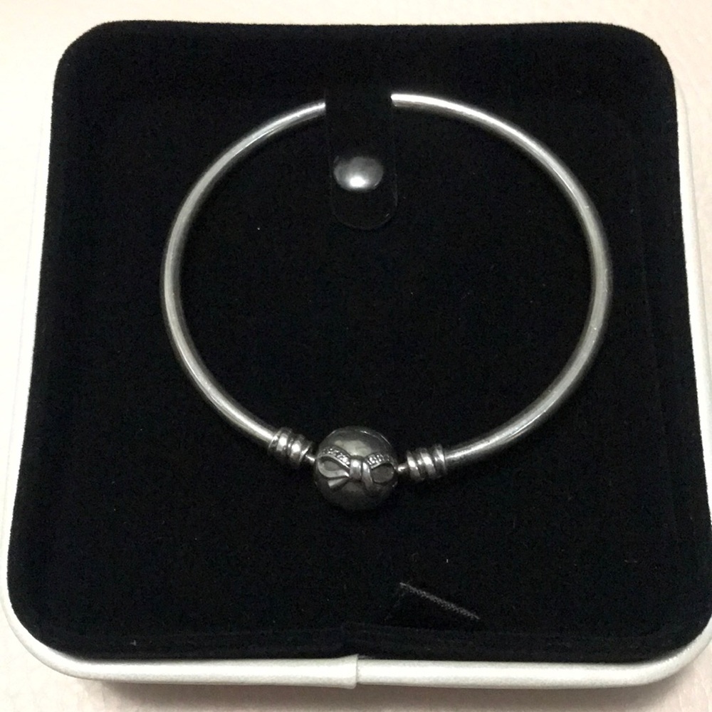 Limited Edition Dainty Bow Bangle Christmas 2015